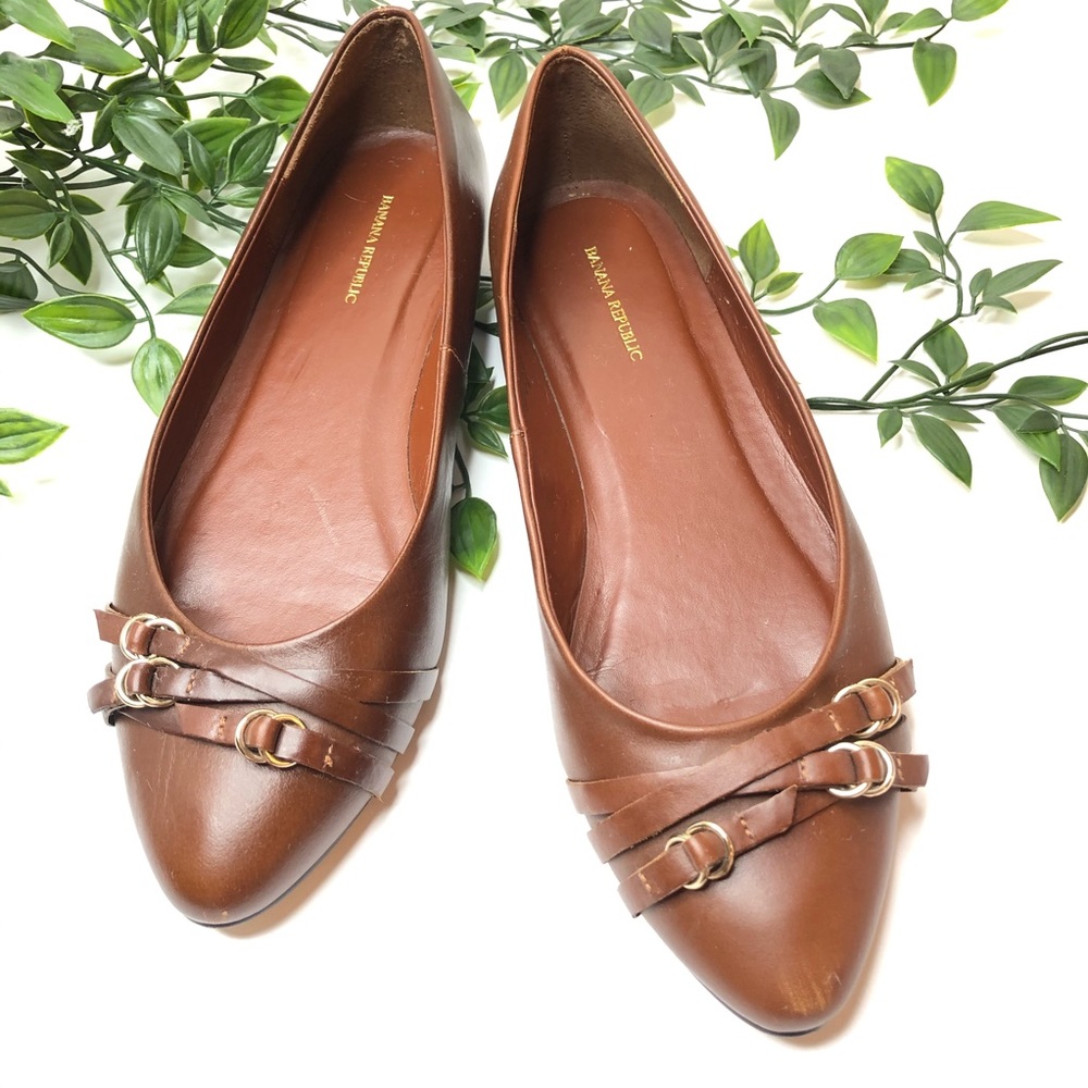 Banana Republic pointy toe leather flats